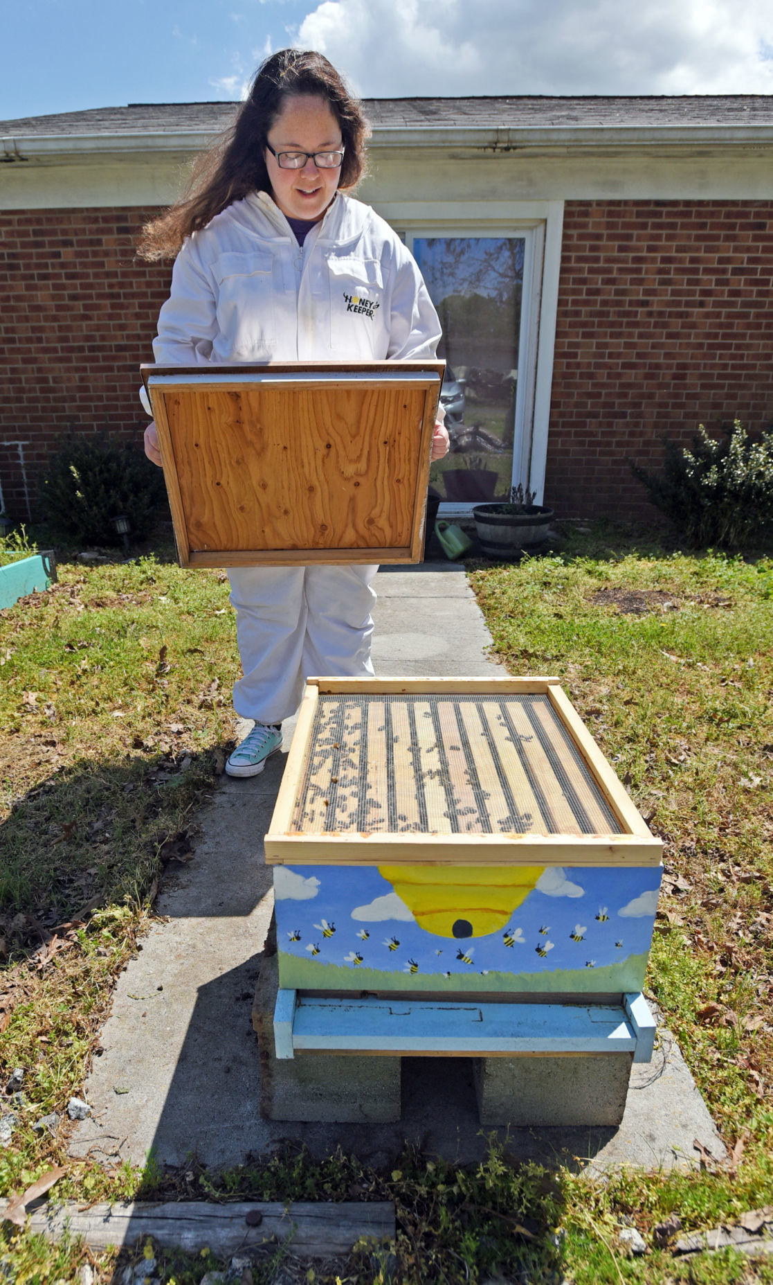 Desirae Balsamo bees